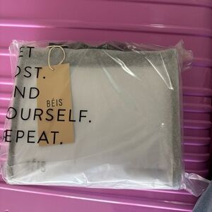 BÉIS The Stadium clear Crossbody in black. NWT. still in packaging.